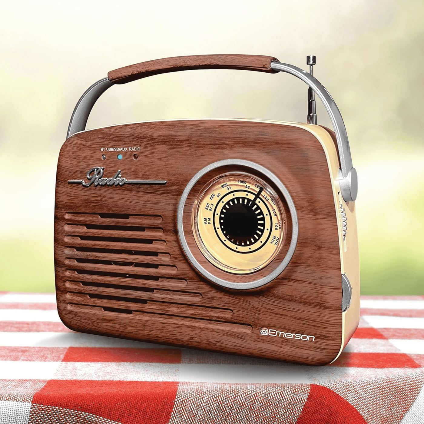 Emerson Portable Retro Radio with Built-In Rechargeable Battery and