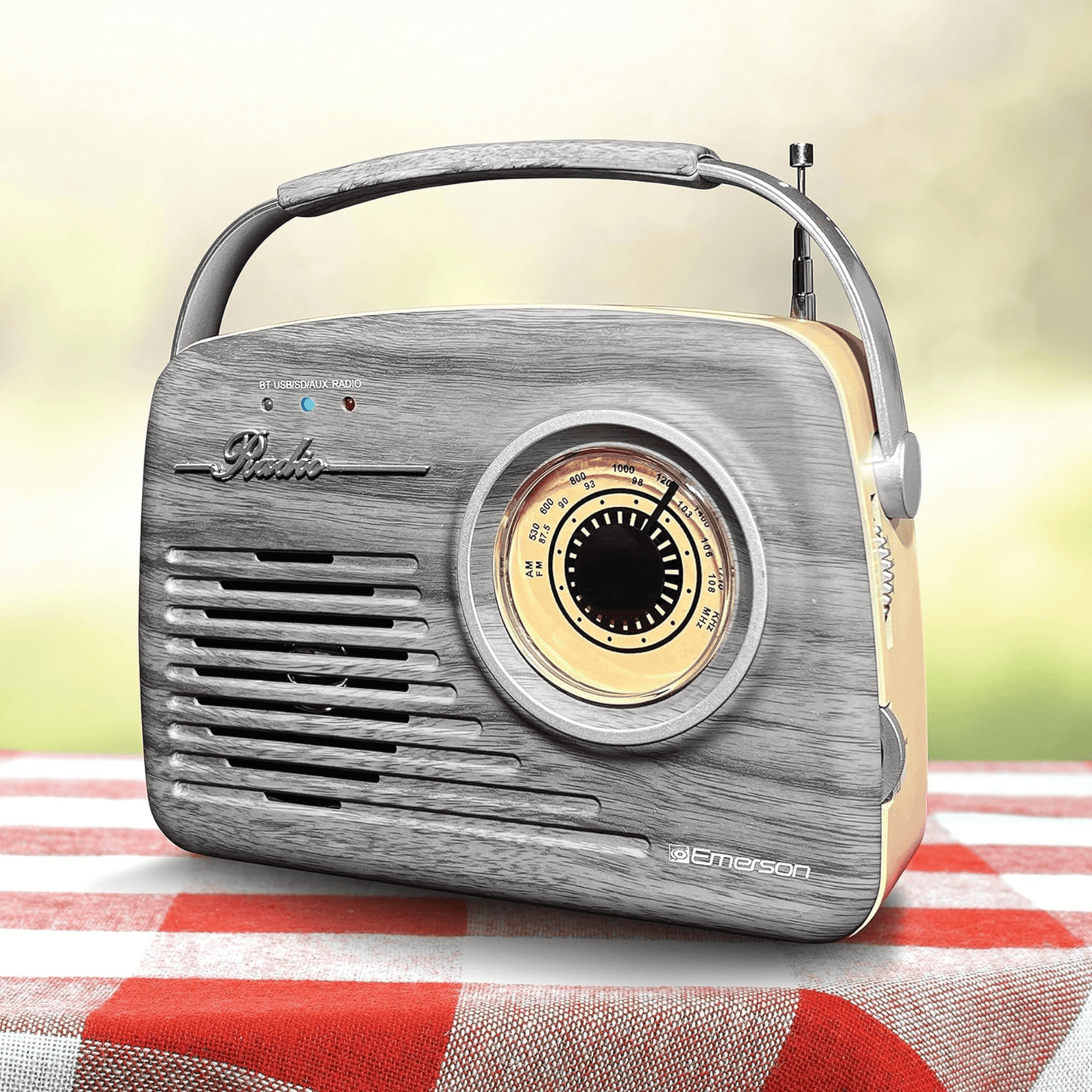 Emerson Portable Retro Radio with Built-In Rechargeable Battery and